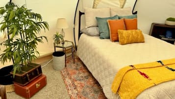 1 soverom, skrivebord, wi-fi (inkludert) og sengetøy