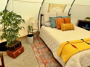 1 soverom, skrivebord, wi-fi (inkludert) og sengetøy