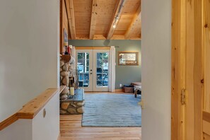 Interior - 3BR w/Hot Tub, 1 Mile to Diamond Peak! (Incline Village)