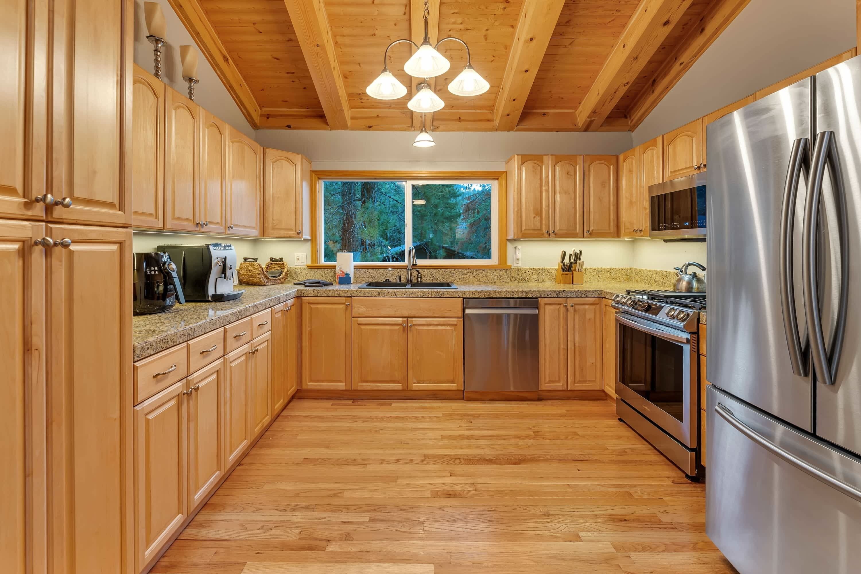 Fridge, oven, stovetop, dishwasher