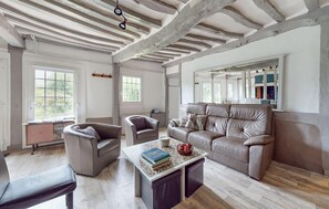 TV, lareira, pebolim