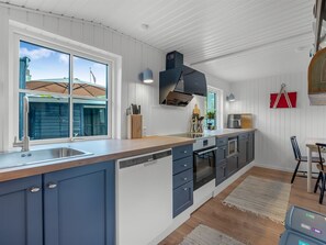 Kühlschrank, Mikrowelle, Ofen, Geschirrspüler