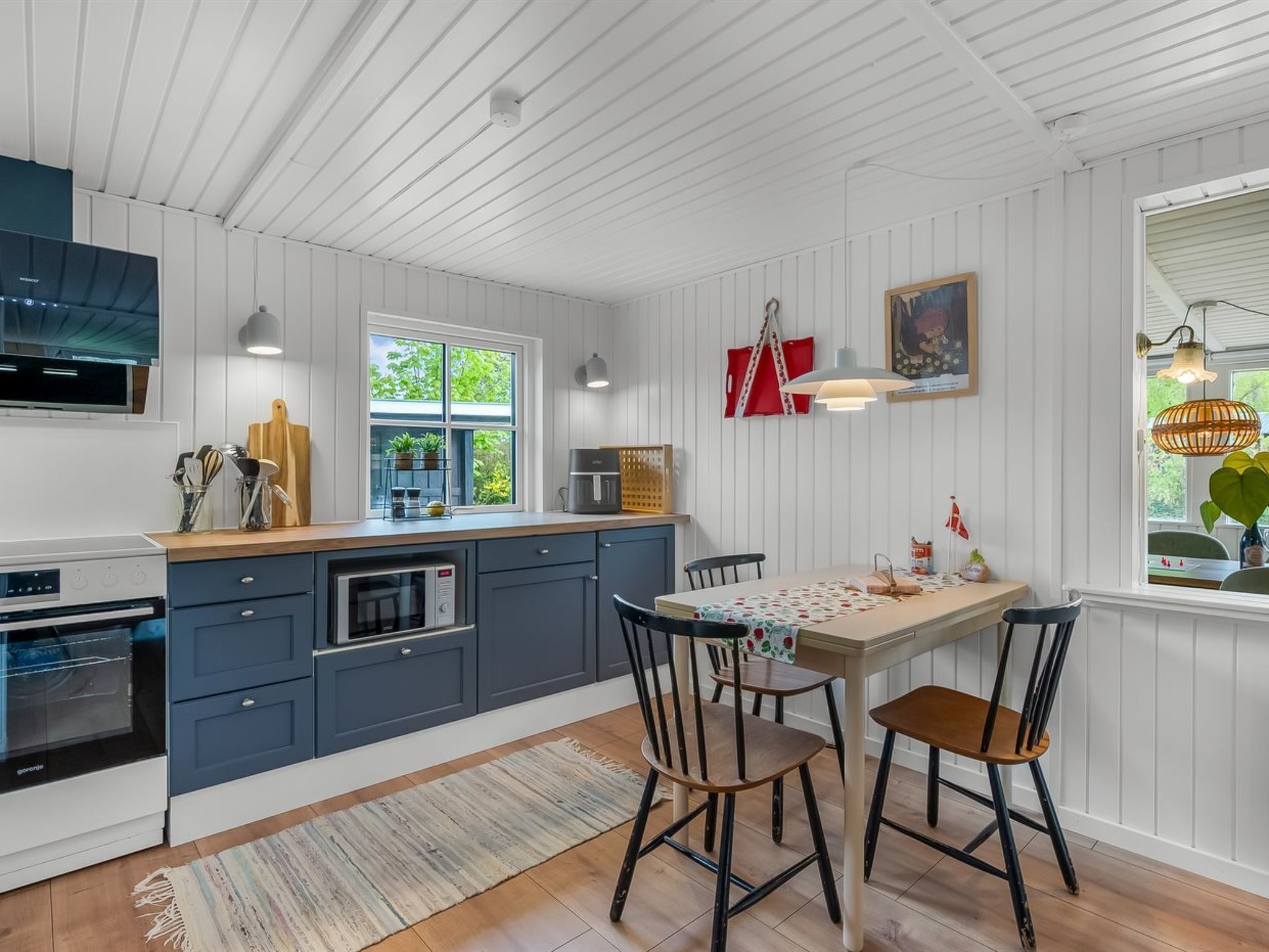 Kjøleskap, mikrobølgeovn, ovn og oppvaskmaskin
