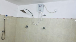 Standard-Ferienhaus | Badezimmer | Dusche