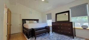 2 bedrooms, iron/ironing board, WiFi, bed sheets - Updated 2 Floor Central Downtown Raleigh Home (Raleigh)