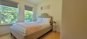 2 bedrooms, iron/ironing board, WiFi, bed sheets - Updated 2 Floor Central Downtown Raleigh Home (Raleigh)