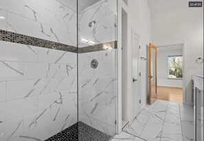 Shower, hair dryer, towels, soap - Updated 2 Floor Central Downtown Raleigh Home (Raleigh)