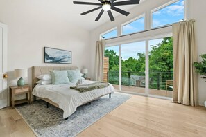 4 bedrooms, desk, iron/ironing board, WiFi