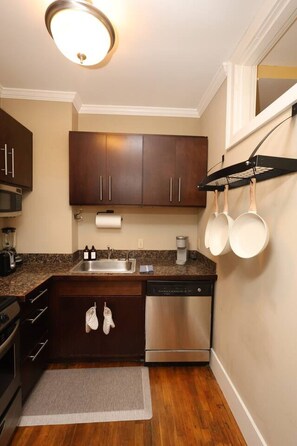 電子レンジ、オーブン、コンロ、食器洗い機