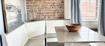 Charming Studio Walk to Old City & Downtown!