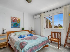 2 Schlafzimmer, Schreibtisch