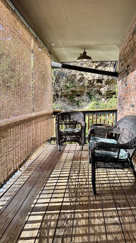 Downtown+FreePark+Wifi Main St. Ste 201