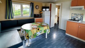 Unclassified image, 3 of 18, button - 2 Bedroom Mobile Home in Grazac (Grazac)