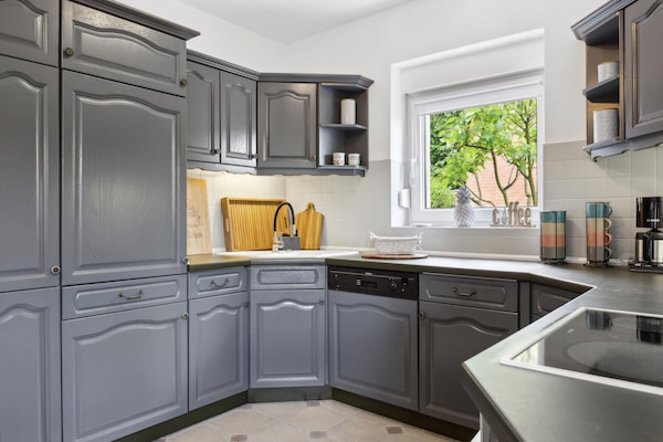 Réfrigérateur, plaque de cuisson, lave-vaisselle, cafetière/bouilloire