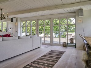 Télévision, cheminée