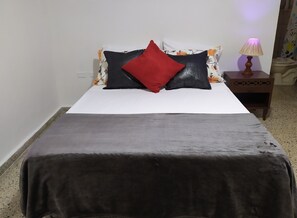 3 soverom, skrivebord, strykejern/-brett og wi-fi (inkludert)