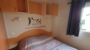 Room - 2 Bedroom Mobile Home in Grazac (Grazac)