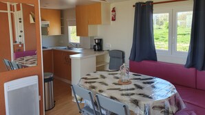 Private kitchen - 2 Bedroom Mobile Home in Grazac (Grazac)