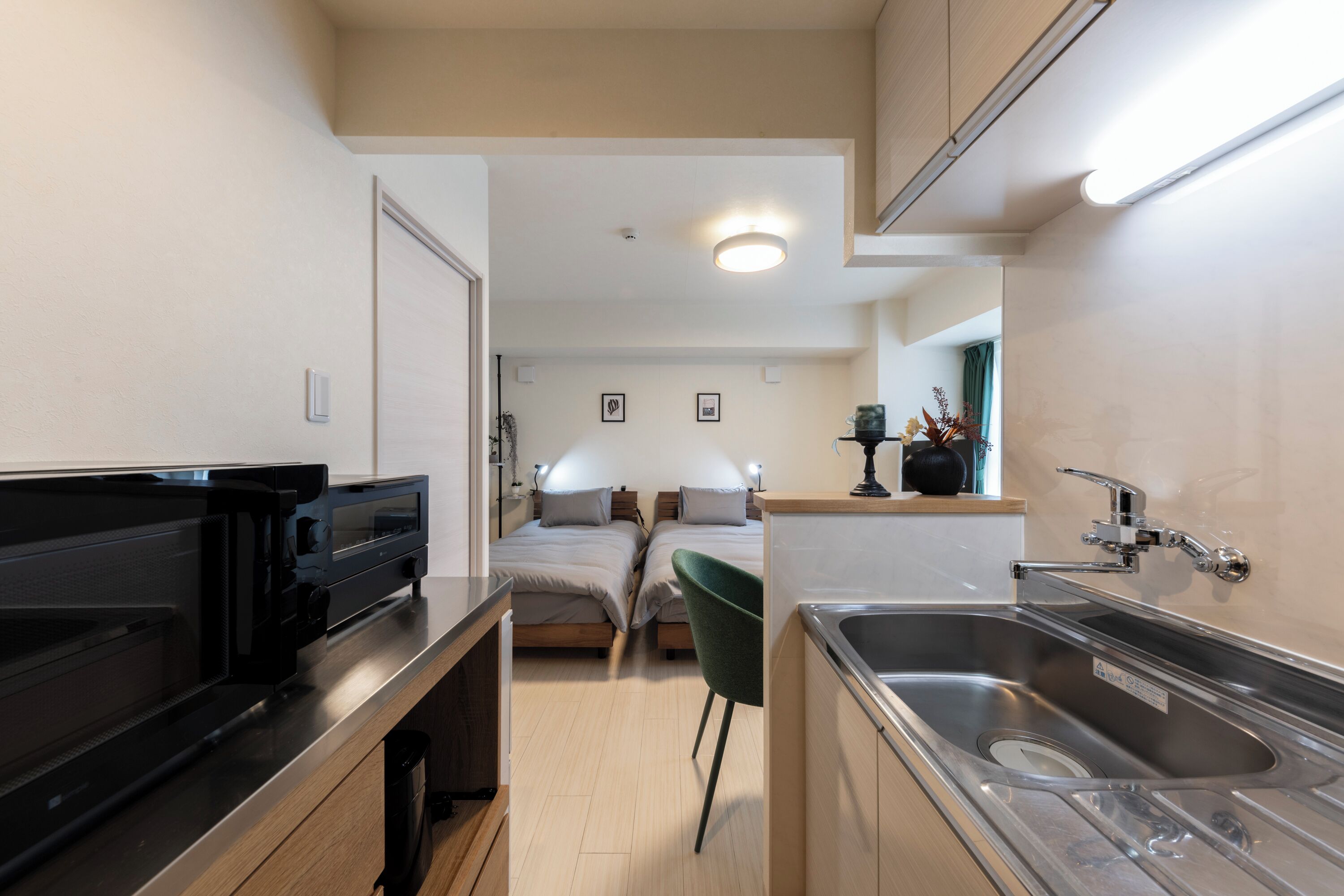 Basic Apartment | Private kitchen | Microwave, stovetop, electric kettle, toaster