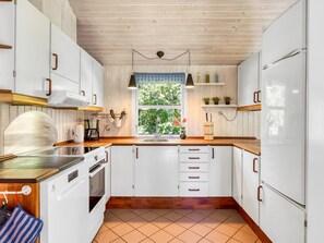 Kühlschrank, Mikrowelle, Ofen, Geschirrspüler