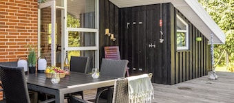 "Olli" - 600m from the sea by Interhome