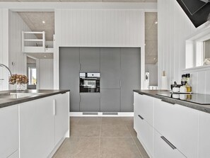 Réfrigérateur, micro-ondes, lave-vaisselle