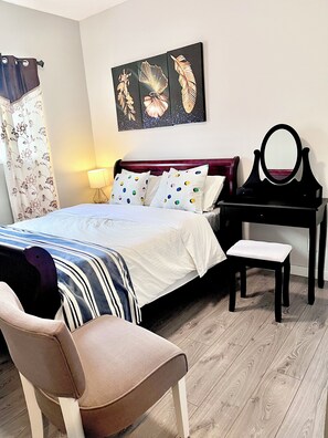 3 chambres, coffres-forts dans les chambres, bureau