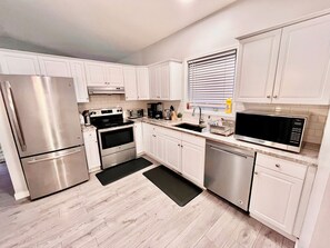 Mikrowelle, Ofen, Herdplatte, GeschirrspĂŒler