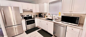 Spacious main floor suite in detached bungalow w/ Garage & Kitchen