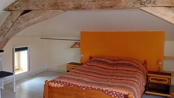 2 bedrooms, WiFi, bed sheets