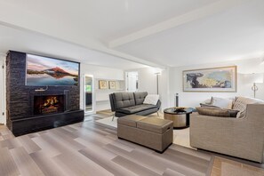 Living area - A Cozy HomeAway Home @Bridle Trail, Bellevue, WA (Bellevue)