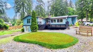 A two-story house with a blue exterior, a front porch, and a well-maintained lawn. - A Cozy HomeAway Home @Bridle Trail, Bellevue, WA (Bellevue)