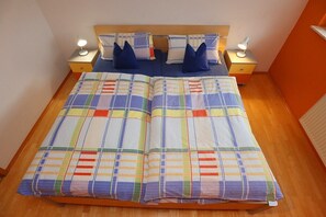 2 bedrooms, iron/ironing board, WiFi, bed sheets