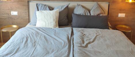 2 bedrooms, iron/ironing board, travel cot, free WiFi