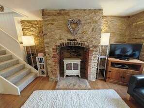 TV, offices - Wishbone Cottage in the Cotswolds (Fairford)