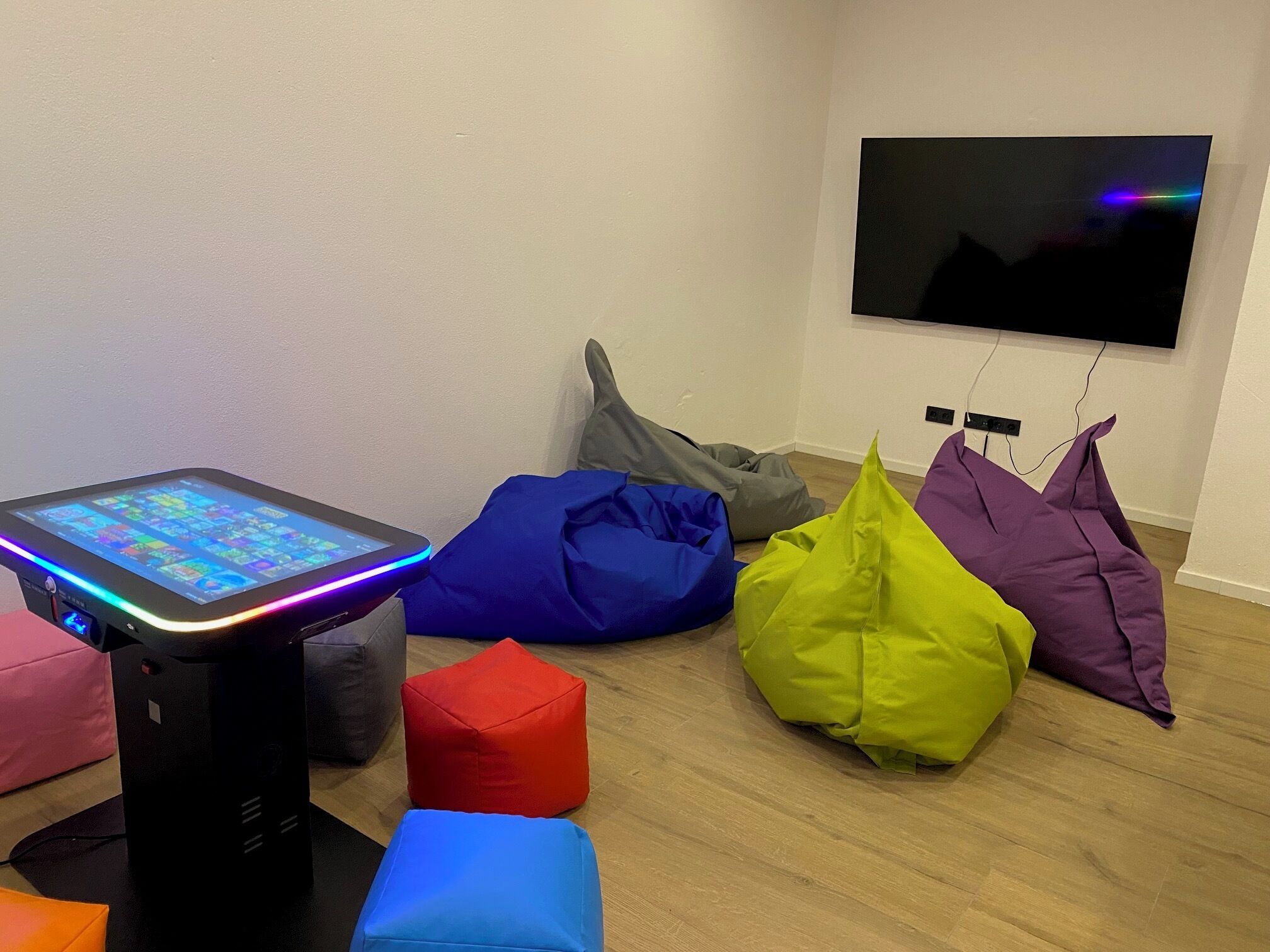 MyWinkl Design-Ferienwohnungen (DE Reit im Winkl) - Lamprecht Hilde - 85084-Spiele- und Kino-Lounge