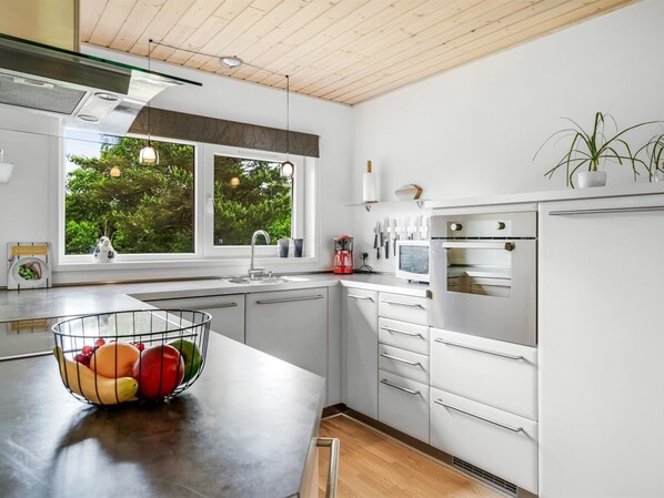 Fridge, microwave, dishwasher, cookware/dishes/utensils