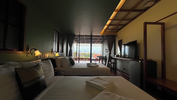 Classic Quadruple Room, City View | WiFi (free) - Cha Na Stay at Merry V (Bangkok)
