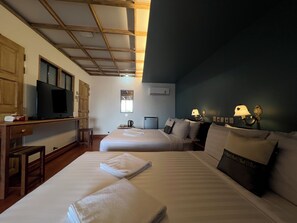 Comfort-Vierbettzimmer, Stadtblick | Kostenloses WLAN