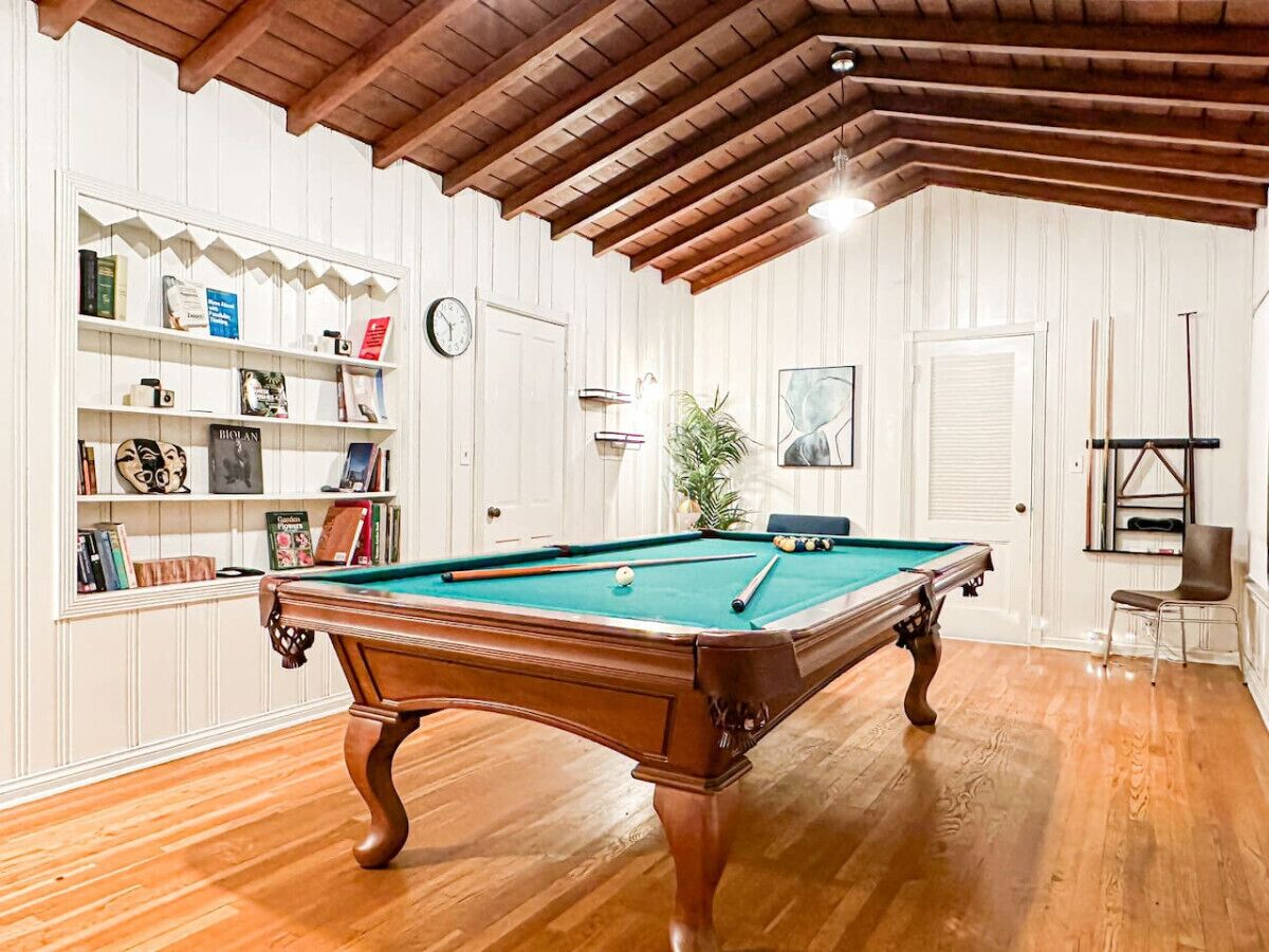 Elegant 4-Bedroom with Courtyard - WIL- BEV