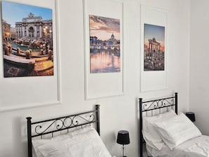 3 Schlafzimmer, Schreibtisch, Bügeleisen/Bügelbrett, Reisekinderbett