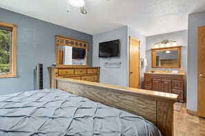 4 bedrooms, iron/ironing board, WiFi, bed sheets - Flatiron Lodge, Hottub, Secluded (Lead)