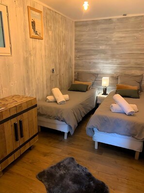 1 chambre, fer et planche à repasser, Wi-Fi, draps fournis