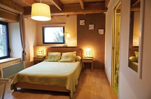 3 chambres, fer et planche à repasser, Wi-Fi, draps fournis