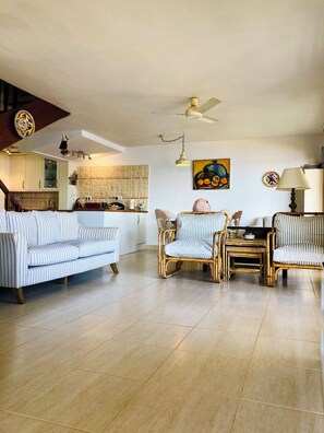 Living area - Villa Preciosa en Primera Linea de Playa, Ideal por Familias o Amigos (La Manga)