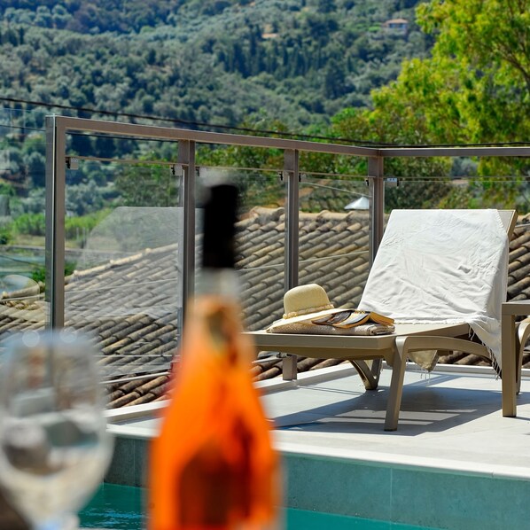 Suite, Smoking | 7 bedrooms