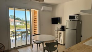 Fridge, microwave, stovetop, dishwasher - A sunny life (Linguizzetta)