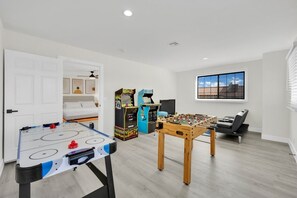 Game room - Spectacular Vegas Getaway w/ Pool, 8 min to Strip! (Las Vegas)