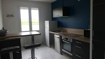 Microondas, horno, parrilla de estufa y lavavajillas