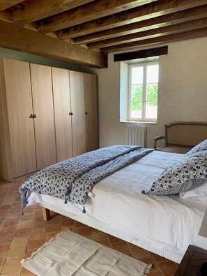 3 slaapkamers, een bureau, een strijkplank/strijkijzer, gratis wifi